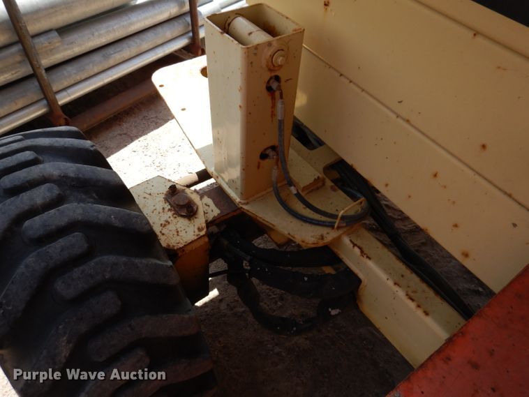 image for item IQ9547 1997 JLG 33RTS  scissor lift