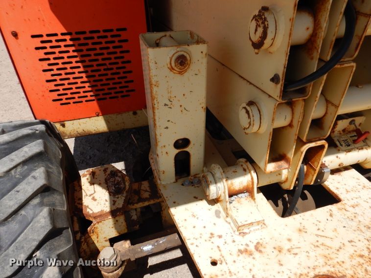 image for item IQ9547 1997 JLG 33RTS  scissor lift