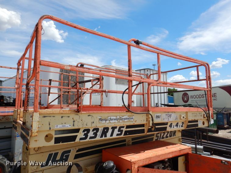 image for item IQ9547 1997 JLG 33RTS  scissor lift