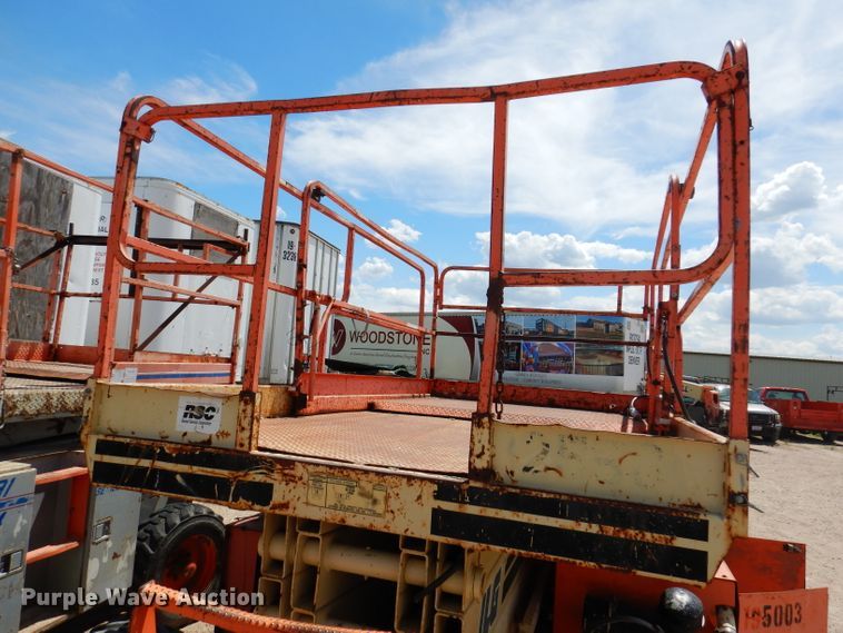image for item IQ9547 1997 JLG 33RTS  scissor lift