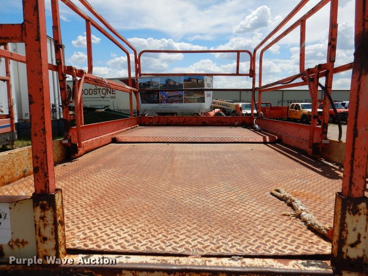 image for item IQ9547 1997 JLG 33RTS  scissor lift