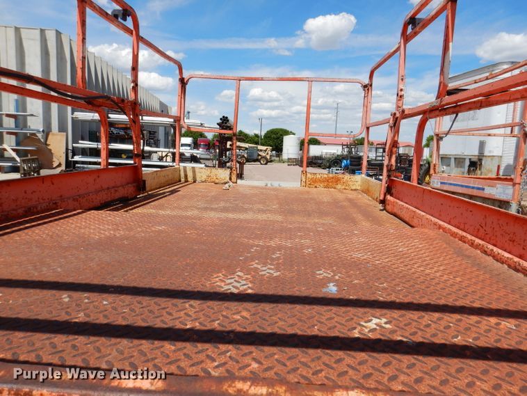 image for item IQ9547 1997 JLG 33RTS  scissor lift