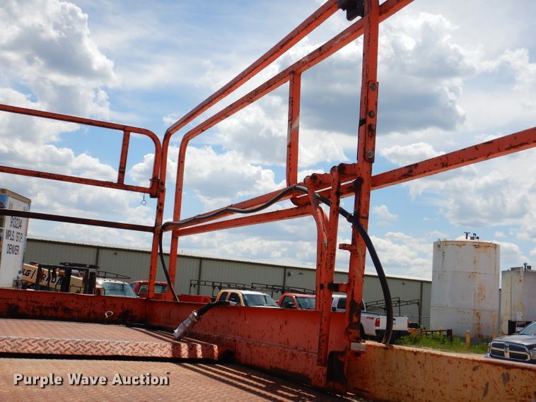 image for item IQ9547 1997 JLG 33RTS  scissor lift