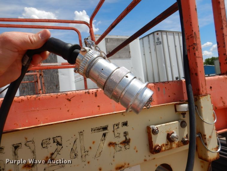 image for item IQ9547 1997 JLG 33RTS  scissor lift