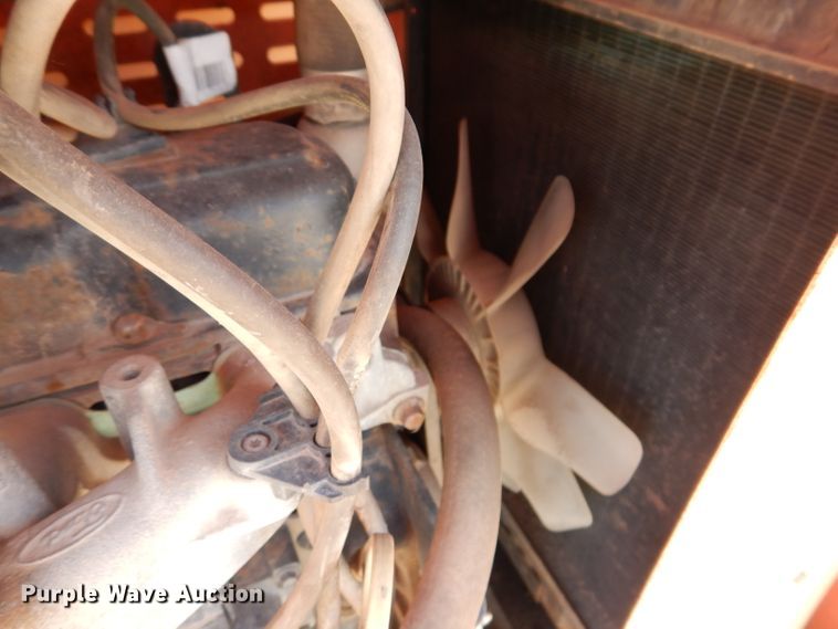 image for item IQ9547 1997 JLG 33RTS  scissor lift