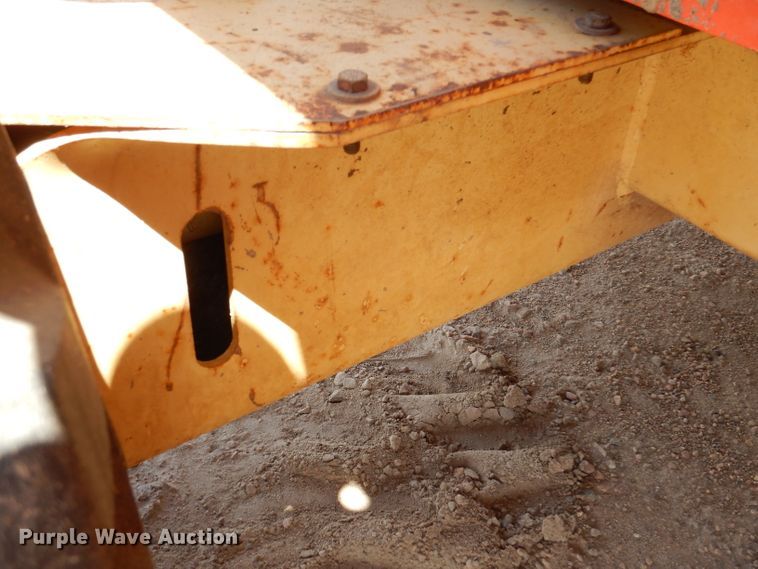 image for item IQ9547 1997 JLG 33RTS  scissor lift