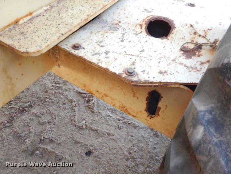 image for item IQ9547 1997 JLG 33RTS  scissor lift