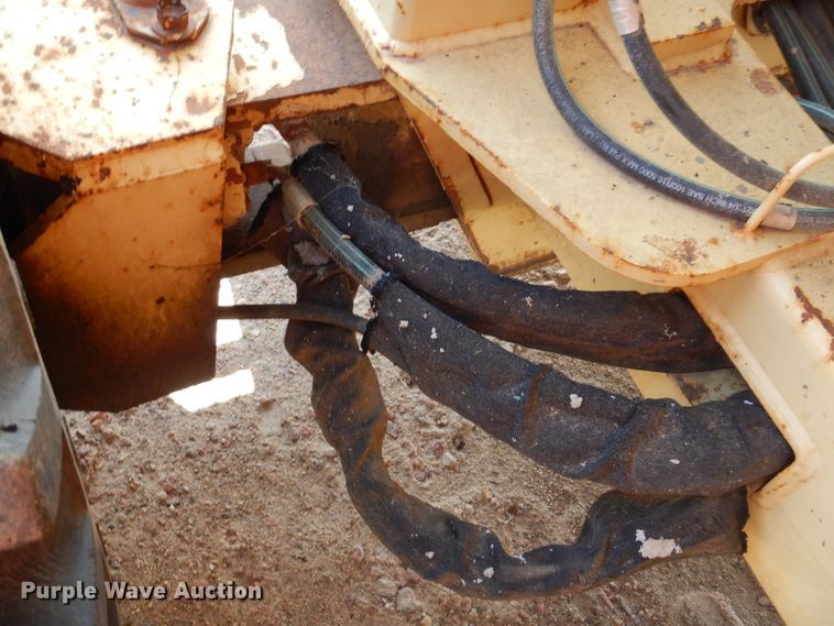 image for item IQ9547 1997 JLG 33RTS  scissor lift