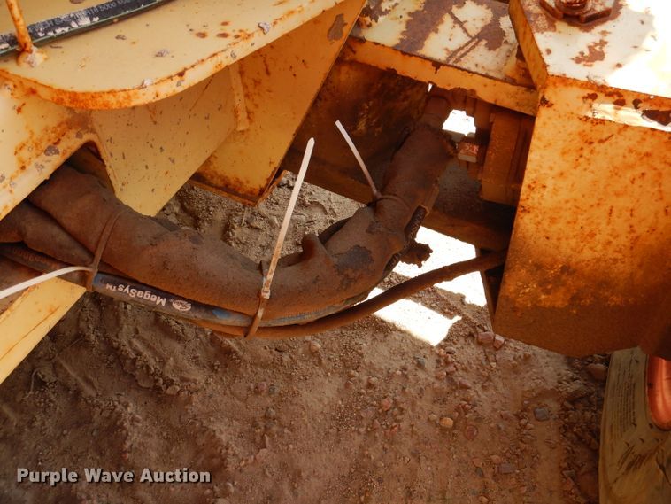 image for item IQ9547 1997 JLG 33RTS  scissor lift