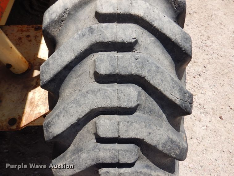 image for item IQ9547 1997 JLG 33RTS  scissor lift