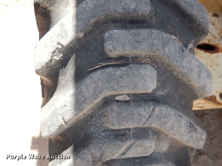 image for item IQ9547 1997 JLG 33RTS  scissor lift