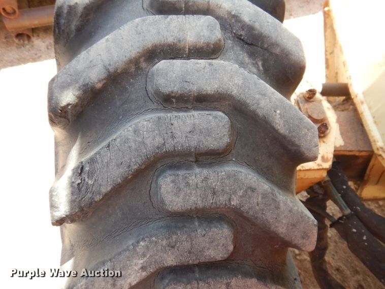 image for item IQ9547 1997 JLG 33RTS  scissor lift