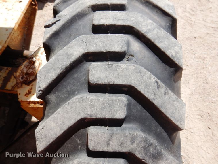 image for item IQ9547 1997 JLG 33RTS  scissor lift