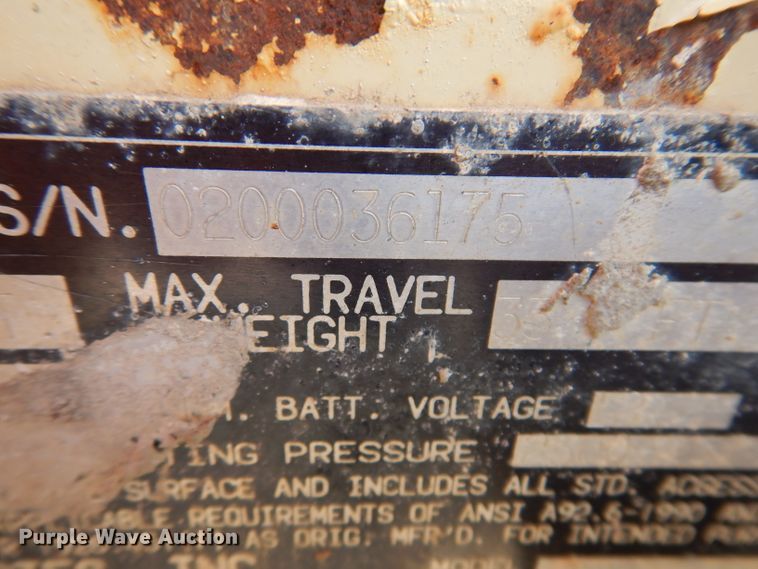 image for item IQ9547 1997 JLG 33RTS  scissor lift