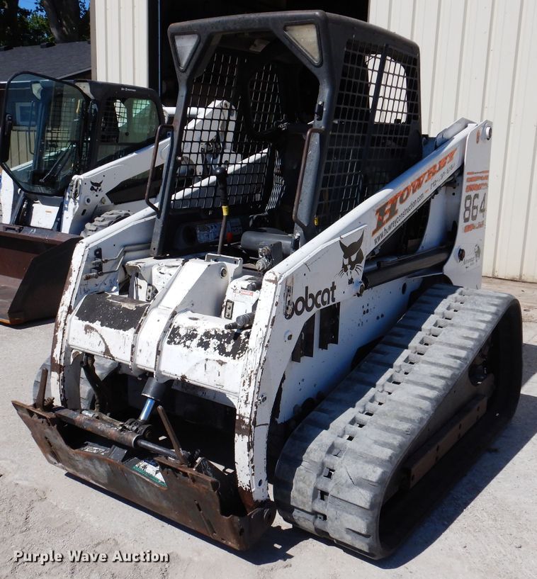 image for item IQ9559 2000 Bobcat 864  tracked skid steer loader