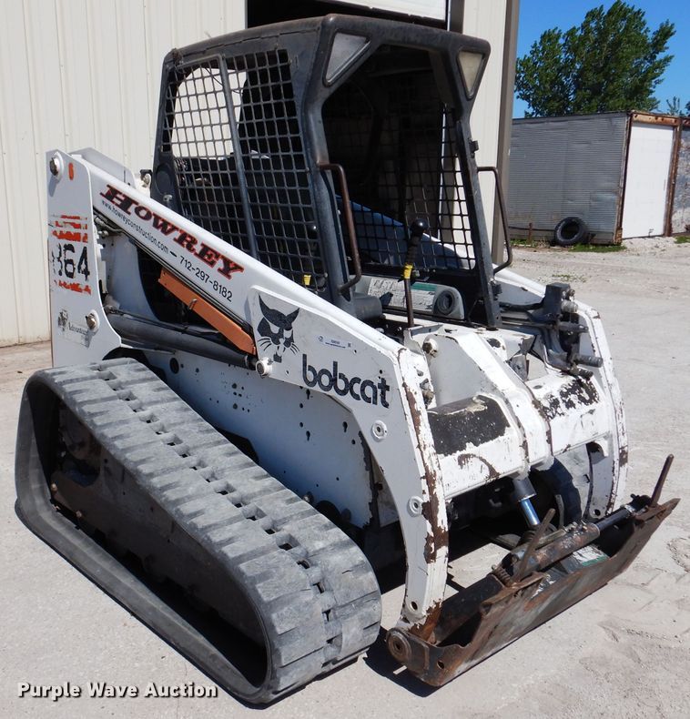 image for item IQ9559 2000 Bobcat 864  tracked skid steer loader