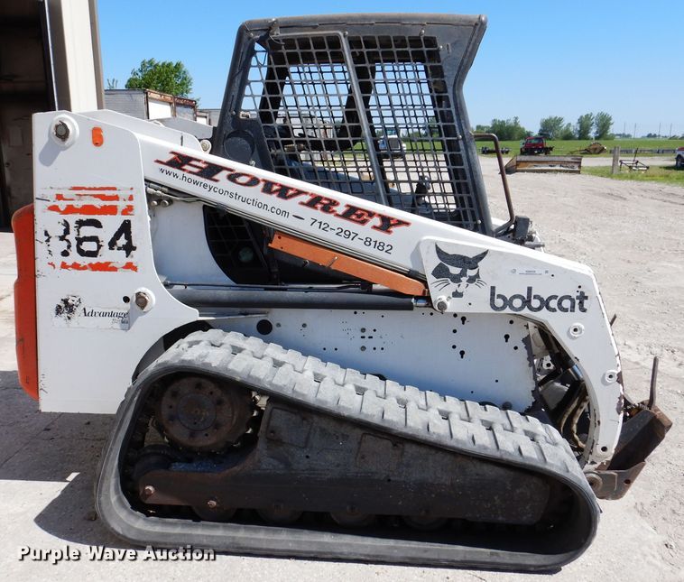 image for item IQ9559 2000 Bobcat 864  tracked skid steer loader