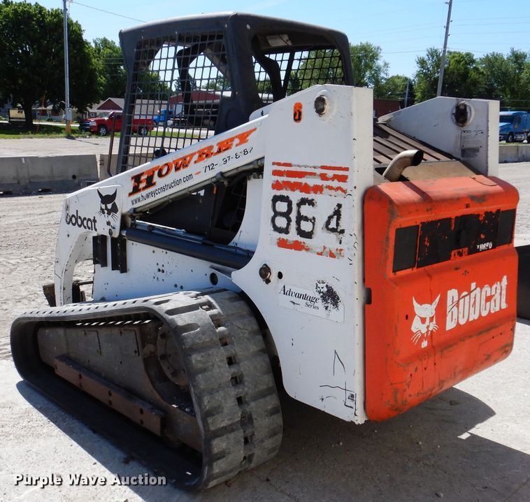 image for item IQ9559 2000 Bobcat 864  tracked skid steer loader