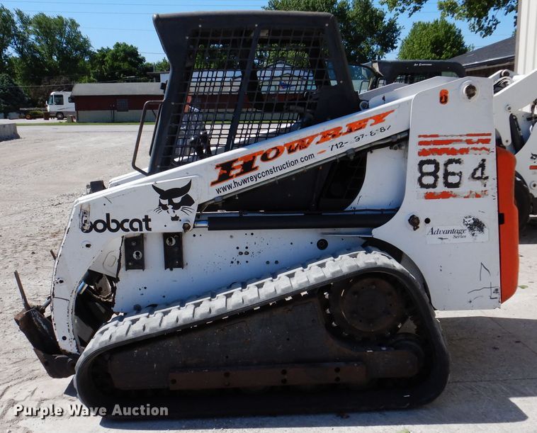 image for item IQ9559 2000 Bobcat 864  tracked skid steer loader