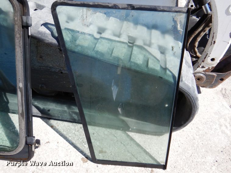 image for item IQ9559 2000 Bobcat 864  tracked skid steer loader