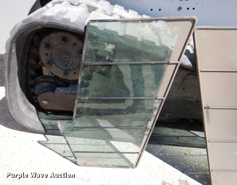 image for item IQ9559 2000 Bobcat 864  tracked skid steer loader