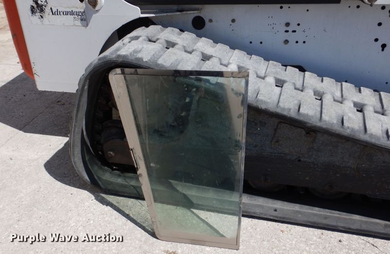 image for item IQ9559 2000 Bobcat 864  tracked skid steer loader