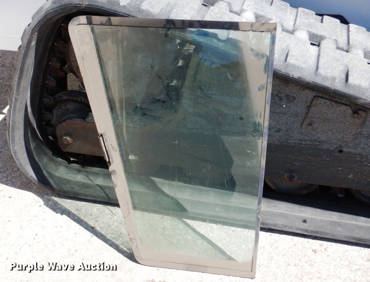 image for item IQ9559 2000 Bobcat 864  tracked skid steer loader