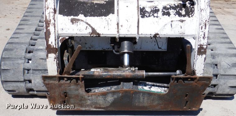 image for item IQ9559 2000 Bobcat 864  tracked skid steer loader