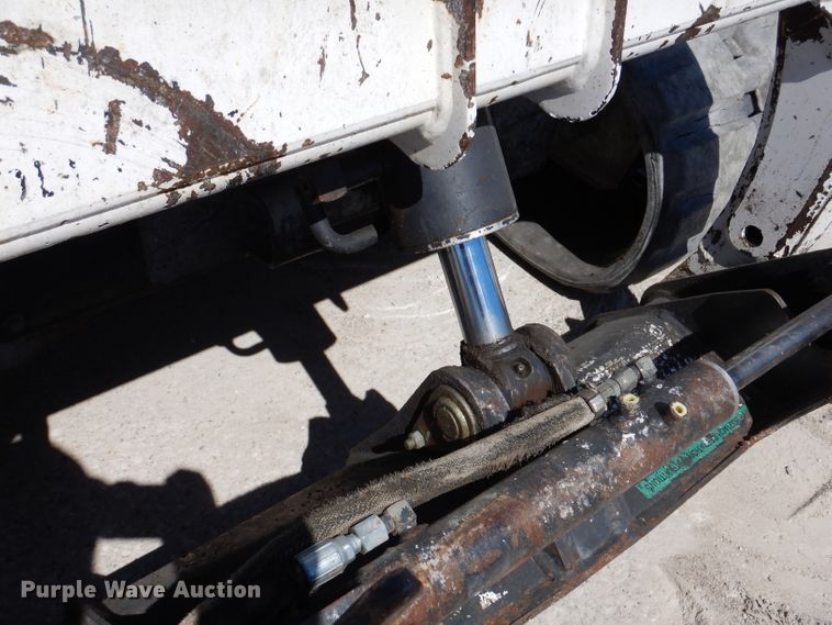 image for item IQ9559 2000 Bobcat 864  tracked skid steer loader