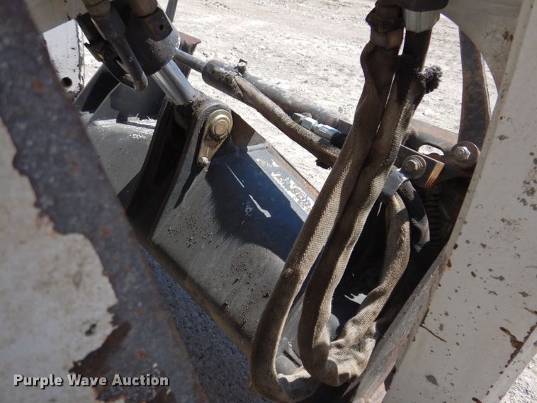 image for item IQ9559 2000 Bobcat 864  tracked skid steer loader