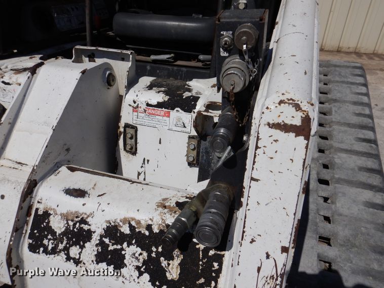 image for item IQ9559 2000 Bobcat 864  tracked skid steer loader