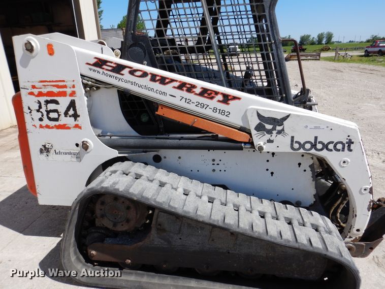 image for item IQ9559 2000 Bobcat 864  tracked skid steer loader