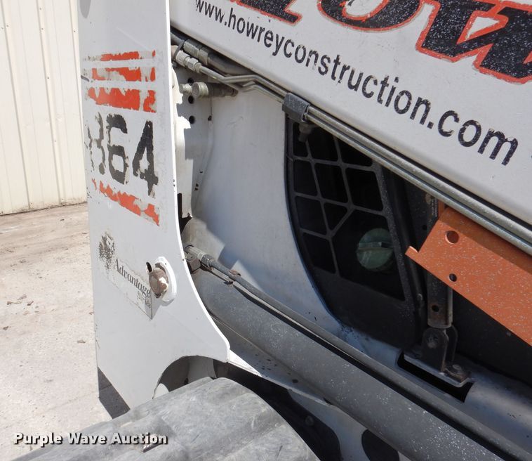 image for item IQ9559 2000 Bobcat 864  tracked skid steer loader