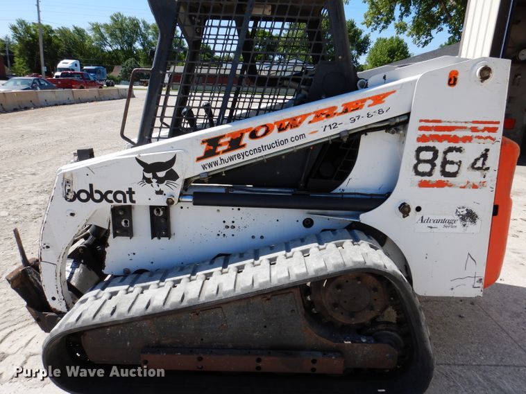 image for item IQ9559 2000 Bobcat 864  tracked skid steer loader