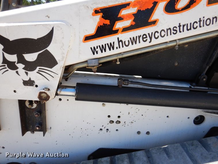 image for item IQ9559 2000 Bobcat 864  tracked skid steer loader