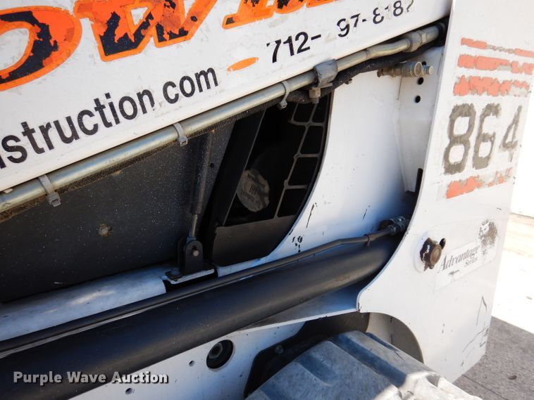 image for item IQ9559 2000 Bobcat 864  tracked skid steer loader