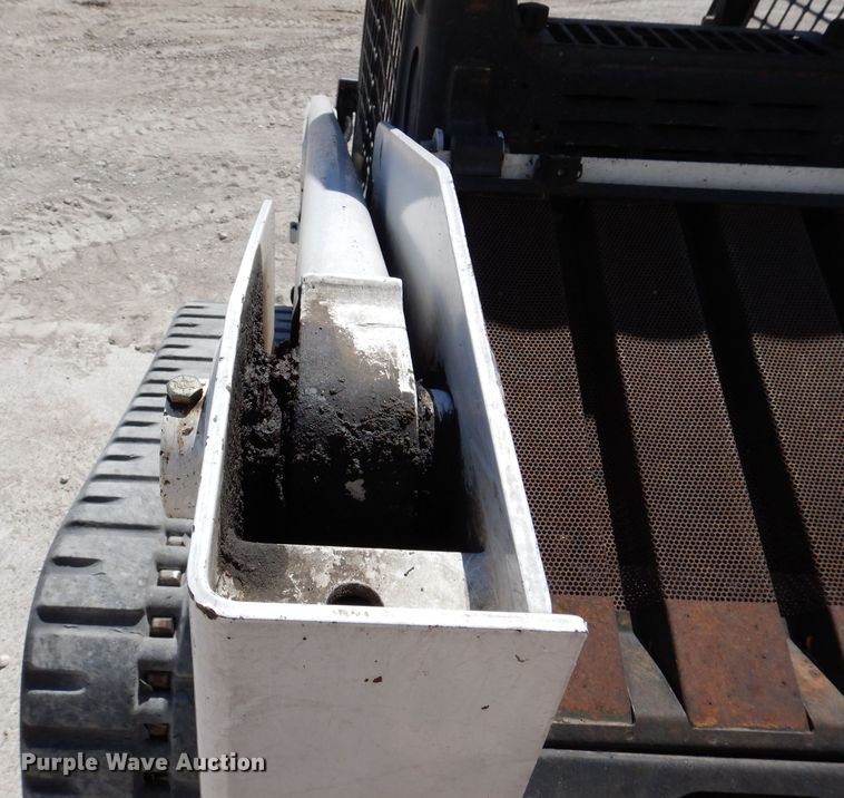 image for item IQ9559 2000 Bobcat 864  tracked skid steer loader