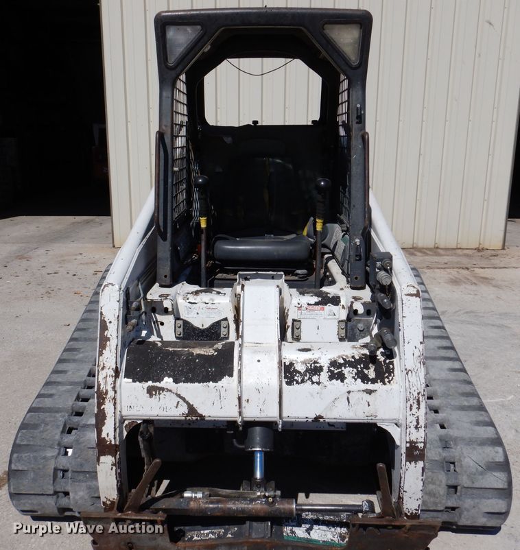 image for item IQ9559 2000 Bobcat 864  tracked skid steer loader