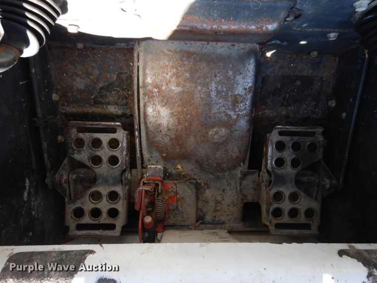 image for item IQ9559 2000 Bobcat 864  tracked skid steer loader