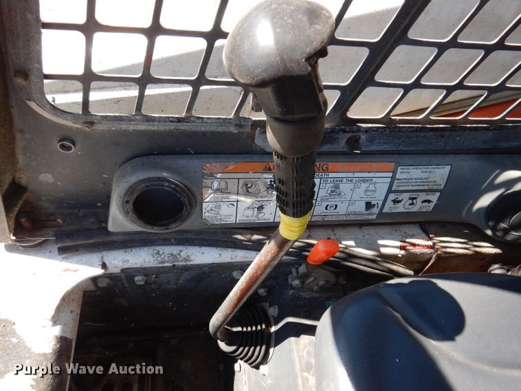 image for item IQ9559 2000 Bobcat 864  tracked skid steer loader