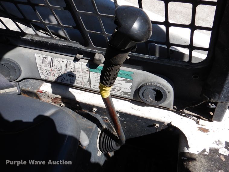 image for item IQ9559 2000 Bobcat 864  tracked skid steer loader