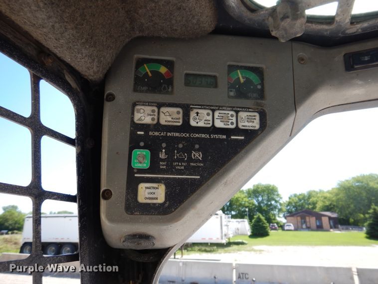 image for item IQ9559 2000 Bobcat 864  tracked skid steer loader