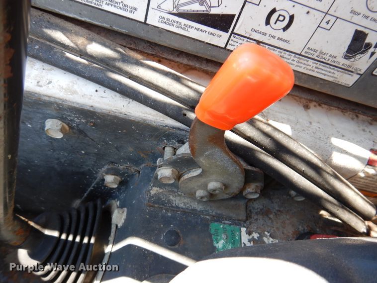 image for item IQ9559 2000 Bobcat 864  tracked skid steer loader