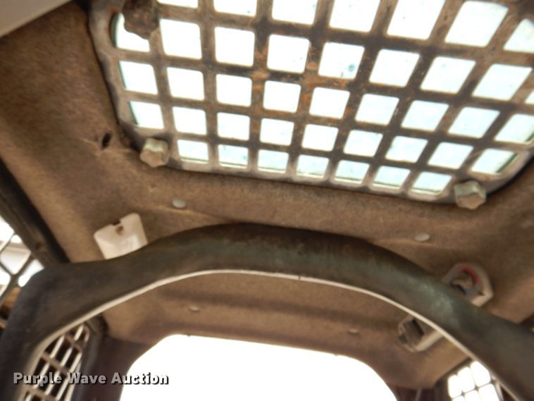 image for item IQ9559 2000 Bobcat 864  tracked skid steer loader