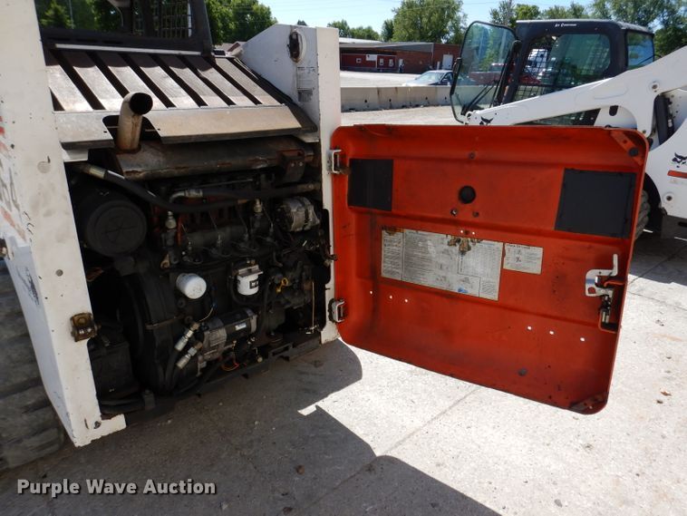 image for item IQ9559 2000 Bobcat 864  tracked skid steer loader