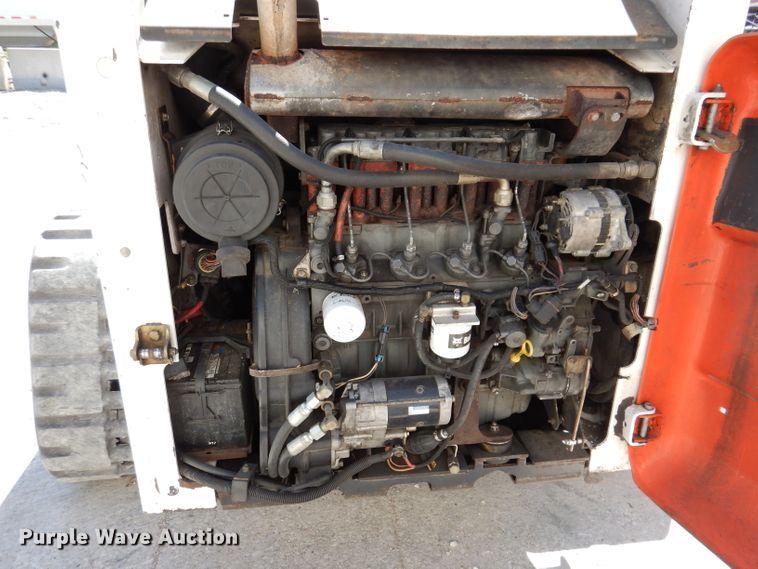 image for item IQ9559 2000 Bobcat 864  tracked skid steer loader