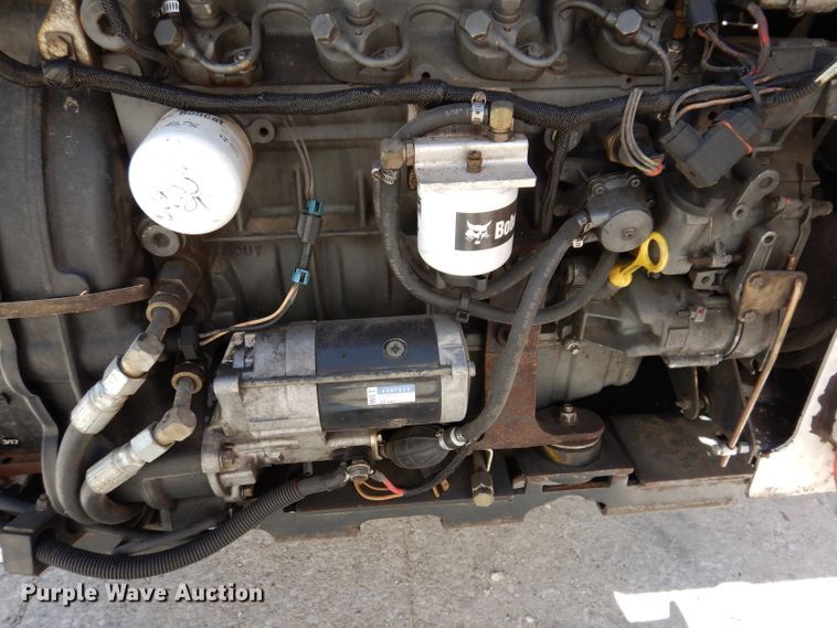 image for item IQ9559 2000 Bobcat 864  tracked skid steer loader