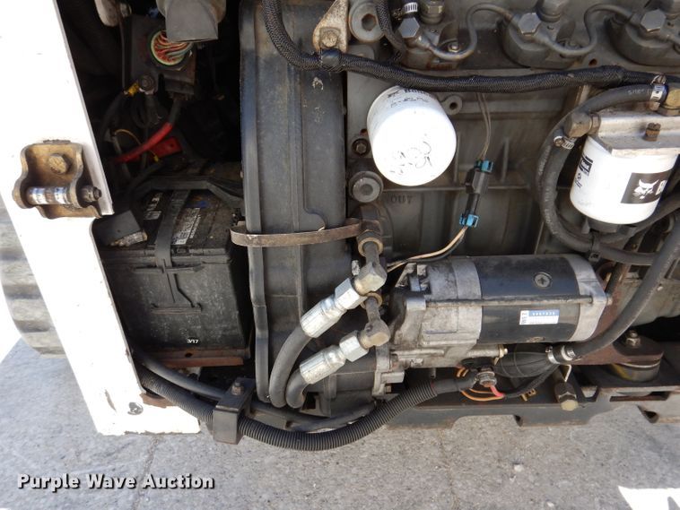 image for item IQ9559 2000 Bobcat 864  tracked skid steer loader