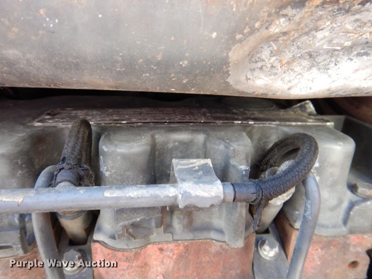 image for item IQ9559 2000 Bobcat 864  tracked skid steer loader