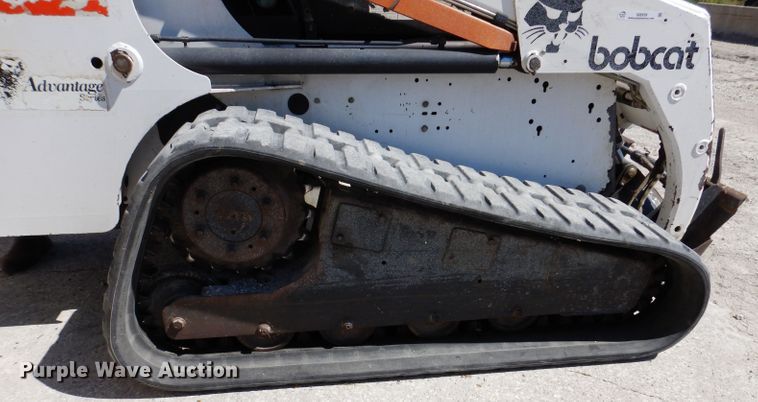 image for item IQ9559 2000 Bobcat 864  tracked skid steer loader